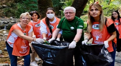 Dünya Temizlik Günü’nde doğada 2 kamyon çöp topladılar