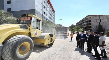 Fatih Mahallesinde Yeni Yollara Sathi Kaplama Yapılıyor