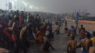 Hindistan'da düzenlenen Jivitputrika Festivali sırasında nehirlere giren 37'si çocuk 46 kişi boğuldu