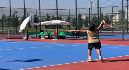 Kayseri Büyükşehir’den heyecanlı tenis turnuvası