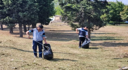 Kocaeli’de park ve bahçelerde sonbahar temizliği