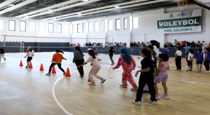 Konya Karatay’da geleceğin voleybocuları fileyle buluştu