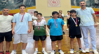 Manisa BBSK, badmintonda ’Zafer’e damga vurdu