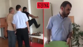 "Okulda başı açık kız öğrenci istemiyorum" diyen müdür şimdi de kadın müdür yardımcısının kapısını tekmeyle kırdı