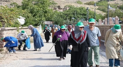 Selçuklu Belediyesi çevre duyarlılığı adına Dünya Temizlik Günü dolayısıyla Sille’de “Doğa İçin Adım Atıyoruz” etkinliği düzenledi