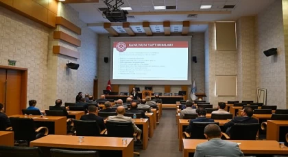 Selçuklu Belediyesi’nde görev yapan birim müdürlerine “Kadına Yönelik Şiddetle Mücadele, Erken Yaşta Evlilik ve Zorla Evlilik” konularında eğitim verildi