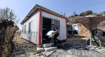 Yangınların ardından İzmir’in yaraları sarılıyor  Büyükşehir’den 71 haneye 3 buçuk milyon TL’yi aşan destek