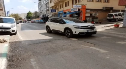 Yıldırım Caddesi’ndeki bozuk yol tehlike saçıyor