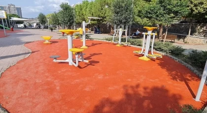 14 ilçede 84 park ve spor alanının zemini yenilendi  Çocuklar güvenle oynasın diye…