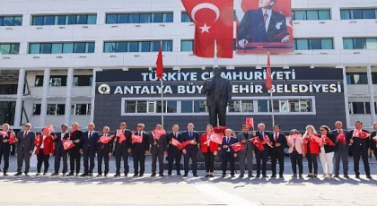 Antalya Büyükşehir’de Cumhuriyet Bayramı kutlandı