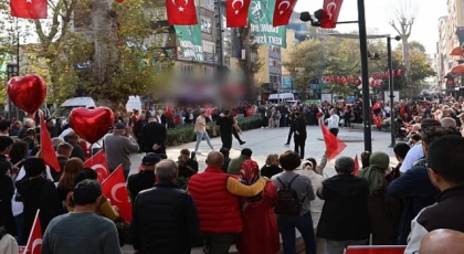 Cumhuriyet Bulvarı’nda zeybek gösterisi