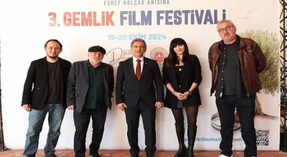 Festivalin açılış konuşmasını Gemlik Belediye Başkanı Şükrü Deviren yaptı.