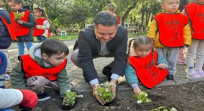 Gençlik Parkı miniklerle “çiçek” gibi oldu