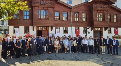 Gölcük Belediyesi, dijitalleşen İstihdam Ofisi’nin çalışmalarını tanıtmak ve istihdama katkı sunmak adına dev sanayi firmalarını bir araya getirdi.