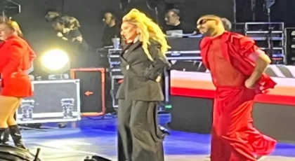 Hadise, Bursa’da izleyenleri büyüledi