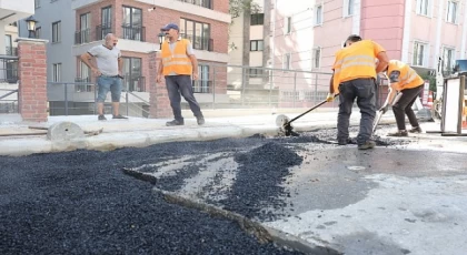 Mahalleliler talep ediyor, Bakırköy Belediyesi yapıyor.