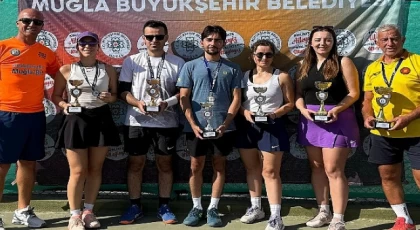 Muğla Büyükşehir Belediyesi 6. Geleneksel Cumhuriyet Kupası Karma Tenis Turnuvası Dalaman’da Yapıldı