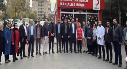 AK Parti Mardin’den kan bağışı