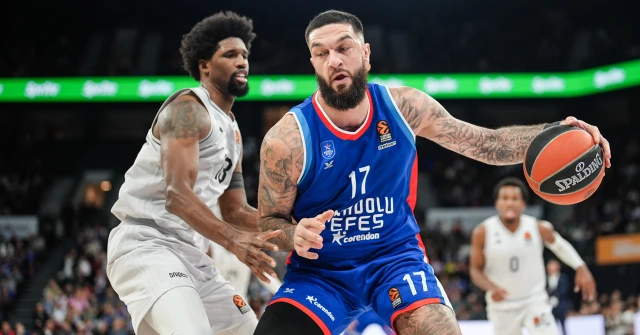 Anadolu Efes, Paris Basket karşısında 93-84 mağlup oldu