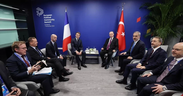 Cumhurbaşkanı Erdoğan ve Fransa Cumhurbaşkanı Macron, Türkiye'nin AB süreci hakkında görüştü