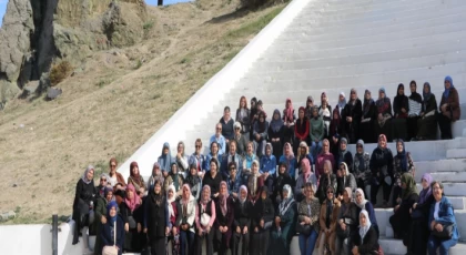 Demircili kadınlar ’Adım Adım Manisa’yı gezdi