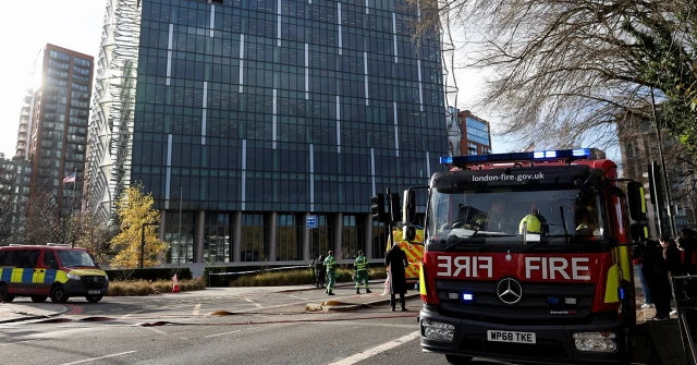 Londra'da bulunan ABD Büyükelçiliği önünde şüpheli paket paniği yaşandı