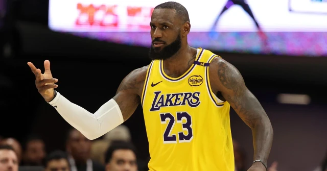 NBA'in 'Kralı' LeBron James yine tarihe adını yazdırdı