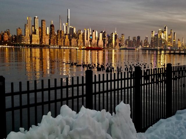 New York'ta kar ve gün batımı