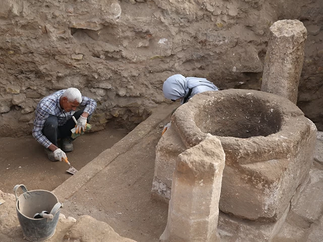 Harran'da 8 asırlık medresenin avlu, kuyu ve platformu bulundu