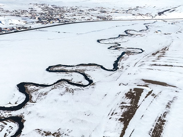 Kars-Ardahan sınırındaki menderesler her mevsim farklı güzelliğe bürünüyor