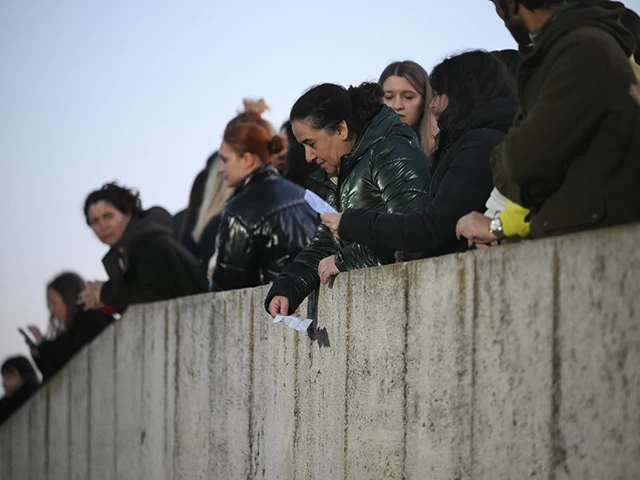 Edirne'de dilekler Tunca Nehri'ne bırakıldı