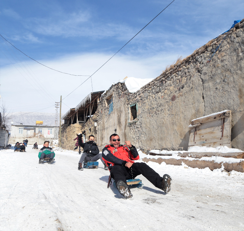 Erzurum'da soğuklar çocukların eğlencesine engel olmuyor