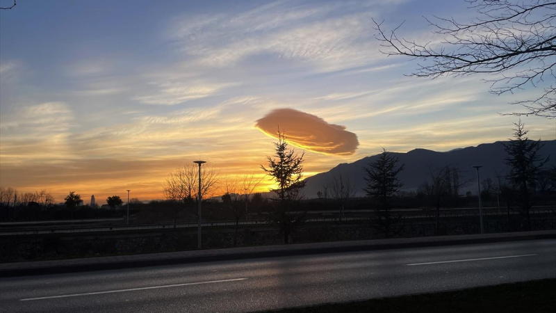 Bursa'da mercek bulutu görüldü