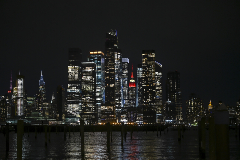 Empire State Binası Türk Bayrağı renkleriyle ışıklandırıldı