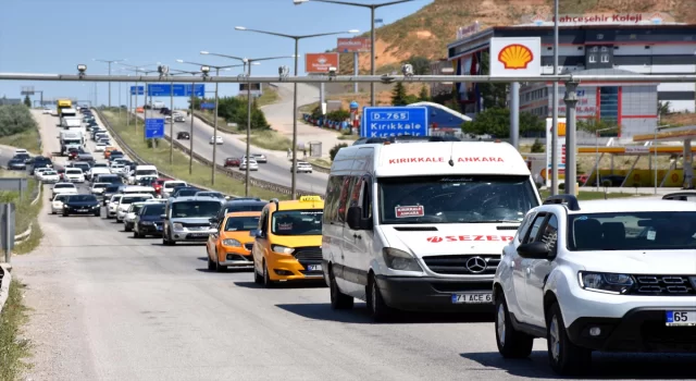 Bayram tatilinin son gününde ”kilit kavşak” Kırıkkale’de trafik yoğunluğu