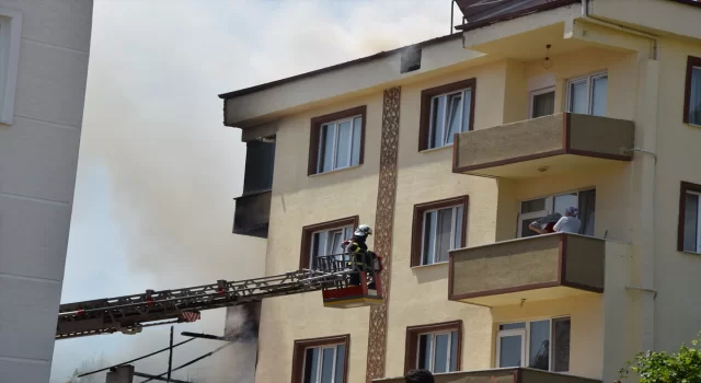 Bilecik’te yangın çıkan evde mahsur kalan 1’i bebek 3 kişi kurtarıldı