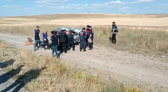 Sivas’ta beton mikseriyle çarpışan otomobildeki 2 kişi öldü, 1 kişi yaralandı