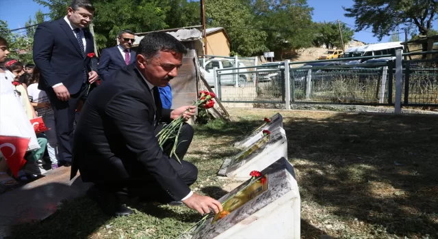 Tunceli’de terör örgütü PKK tarafından şehit edilen 6 öğretmen anıldı