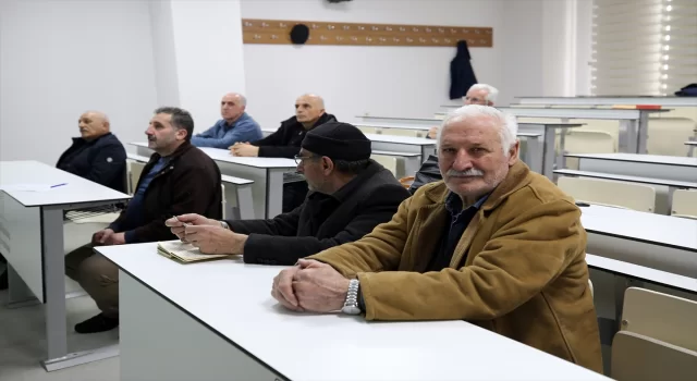 ”Öğrenmenin yaşı olmaz” diyerek 60 yaşında üniversiteli oldular