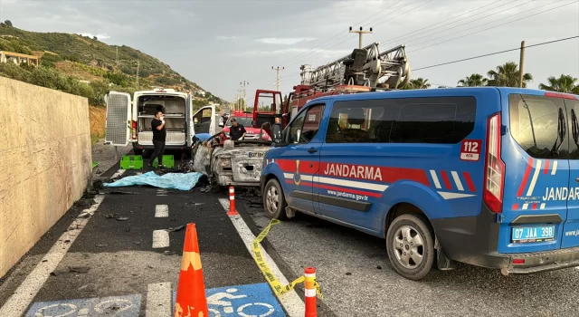 Alanya’da duvara çarpıp yanan otomobildeki 2 kişi hayatını kaybetti