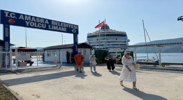 ”Astoria Grande” kruvaziyeri 788 yolcusuyla Amasra’da demirledi