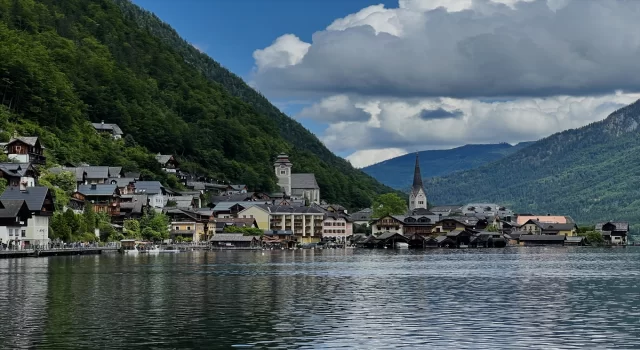 Avusturya’nın masalsı kasabası Hallstatt dünyanın dört bir yanından ziyaretçi ağırlıyor