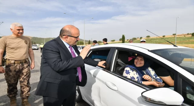 Balıkesir Valisi Ustaoğlu bayram öncesi trafik denetimine katıldı: