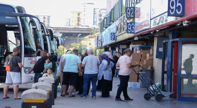 Büyük İstanbul Otogarı’nda tatil dönüşü yoğunluk yaşanıyor