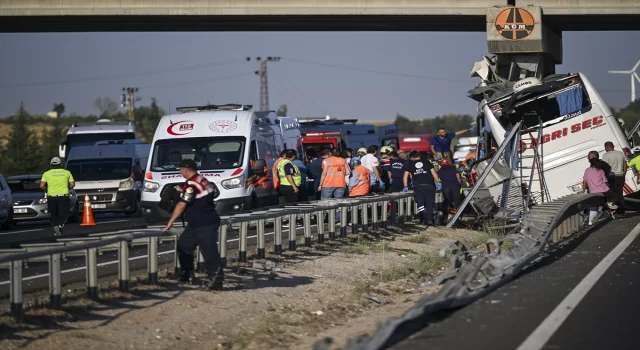 Ankara’da yolcu otobüsünün köprü ayağına çarptığı kazada çok sayıda kişi yaralandı