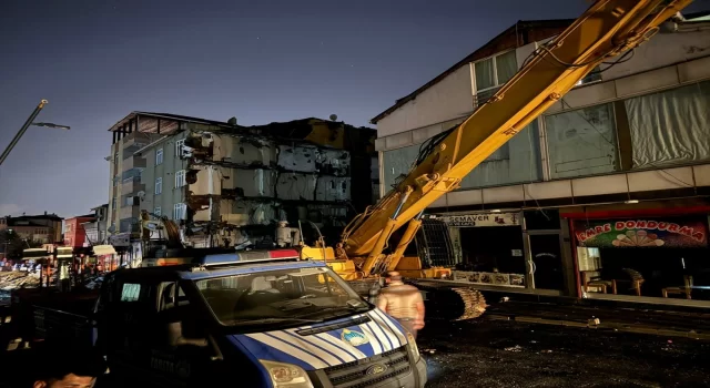 Pendik’te İETT otobüsünün çarptığı binanın yıkımına yarın devam edilecek 