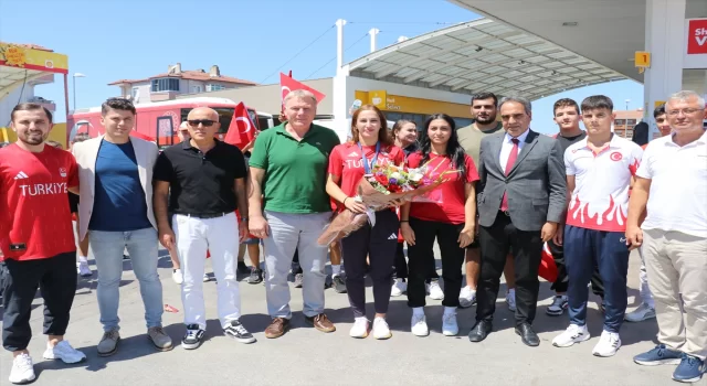 Olimpiyat üçüncüsü milli güreşçi Buse Tosun Çavuşoğlu, Yalova’da coşkuyla karşılandı