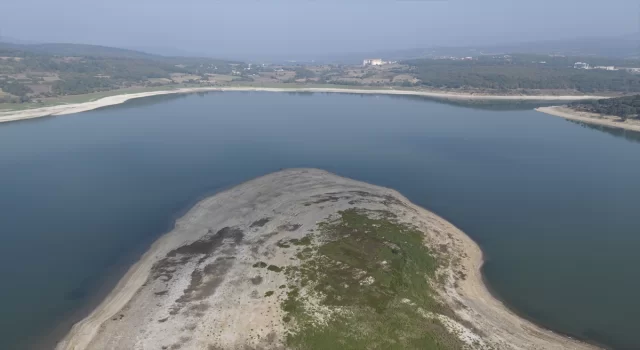 Bolu’da su seviyesi düşen Gölköy Baraj Gölü’nde yarım ada oluştu