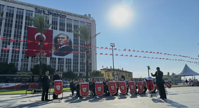 İzmir’de askeri bando 30 Ağustos Zafer Bayramı’na özel konser verdi