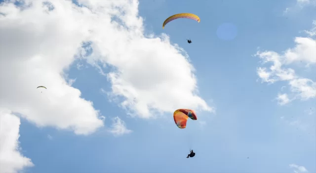 Bilecik’te ”Gölpazarı Havacılık ve Yamaç Paraşütü Festivali” başladı